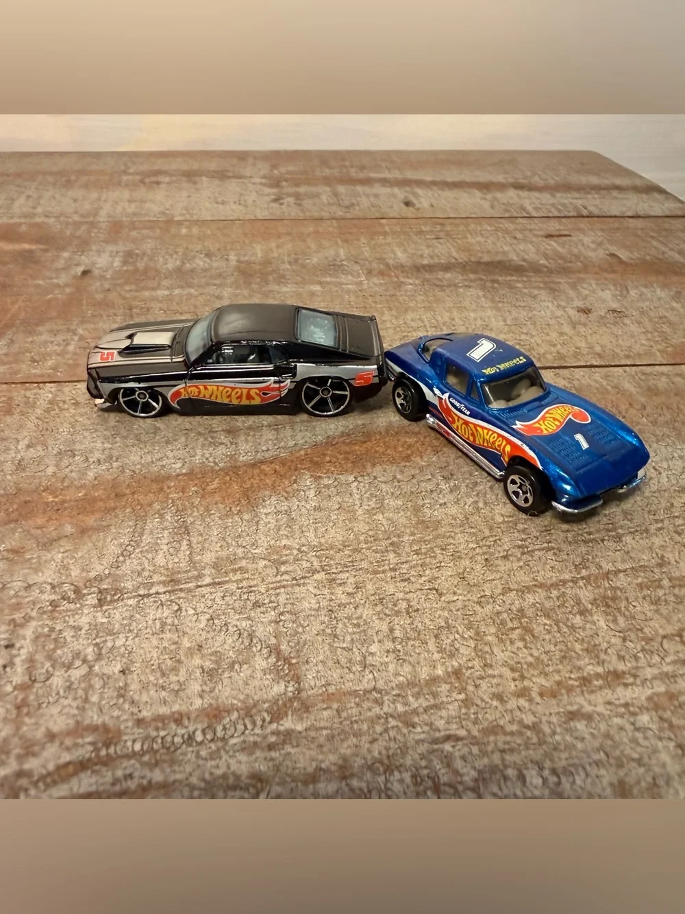 Hot Wheels 1998 Race Team Series IV '63 Corvette Racing '69 Ford Mustang #5